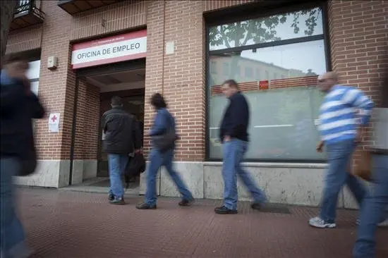 El Ministerio de Empleo y Seguridad Social advierte de que estas son las cantidades efectivamente recibidas por las CCAA tras el descuento de los 314 millones de euros de remanente que no se había utilizado en el ejercicio anterior. EFE/Archivo