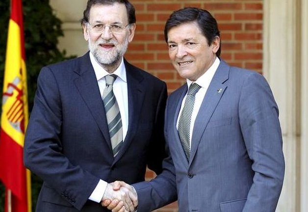 Rajoy-Javier-Fernandez-presidente-PSOE_ECDIMA20161003_0012_22